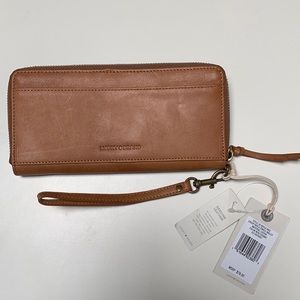 Brand New Lucky Brand Wallet / Wristlet